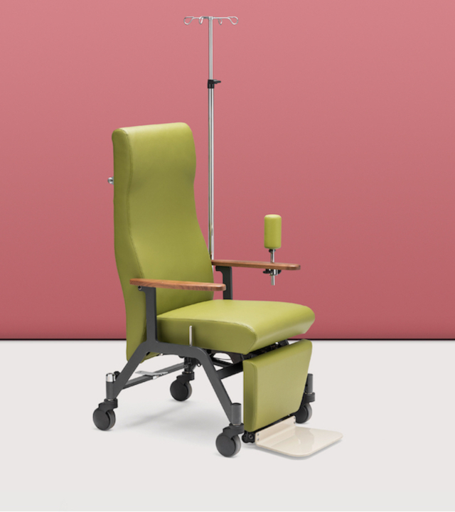 Hospital recliner chair with new arrivals wheels